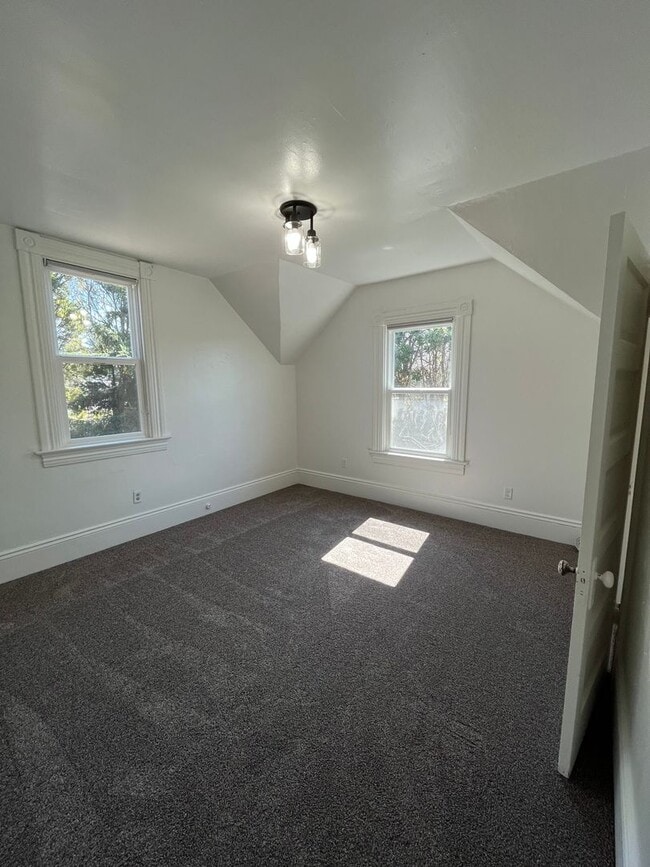 813 C St Unit A, Eureka, CA 95501 Room for Rent in Eureka, CA