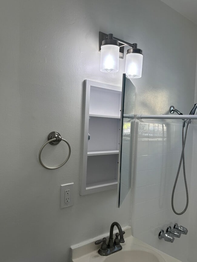 Foto del edificio - 711 W Wilson Ave