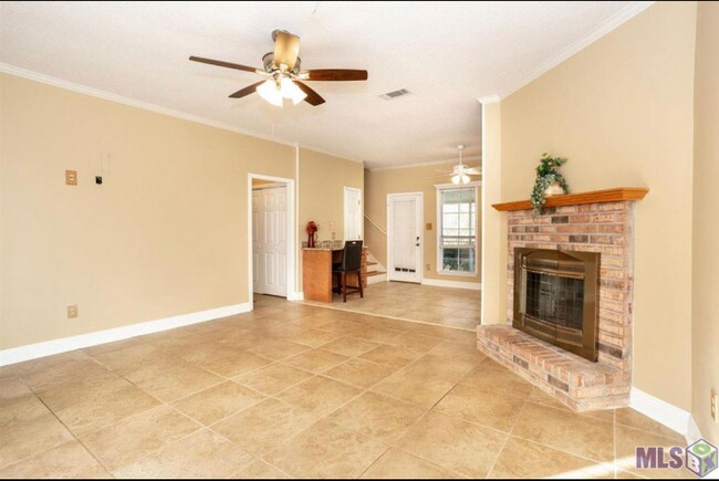 Building Photo - 15155 Cocodrie Ave