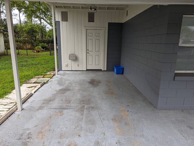 Building Photo - 795 Hillview Dr