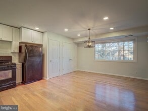 Building Photo - 5210 Maris Ave