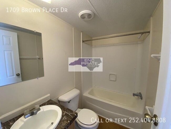 Building Photo - 1709 Brown Pl Dr