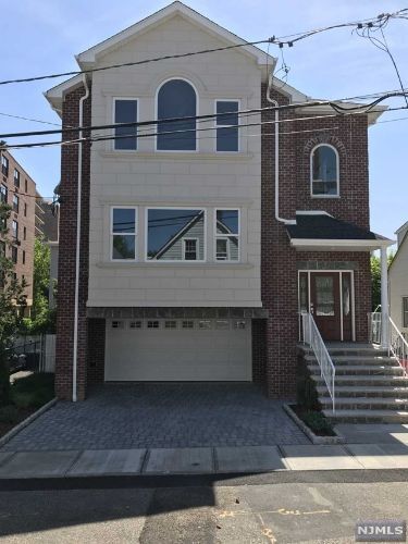 Foto principal - 234 Division St