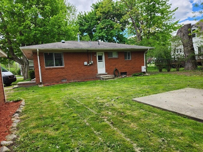 Building Photo - 203 E Mill St