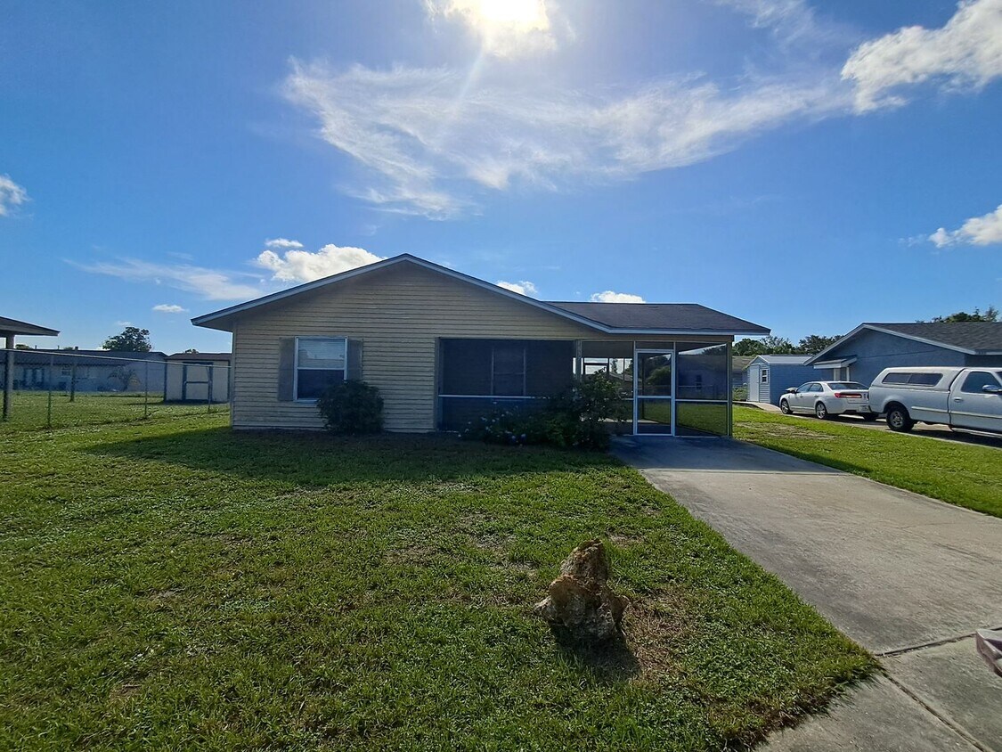 Foto principal - 1837 S Markley Ct