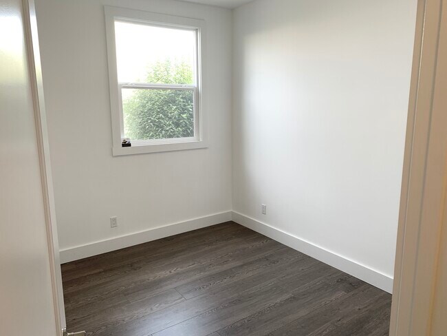 Building Photo - 2131 Grove St