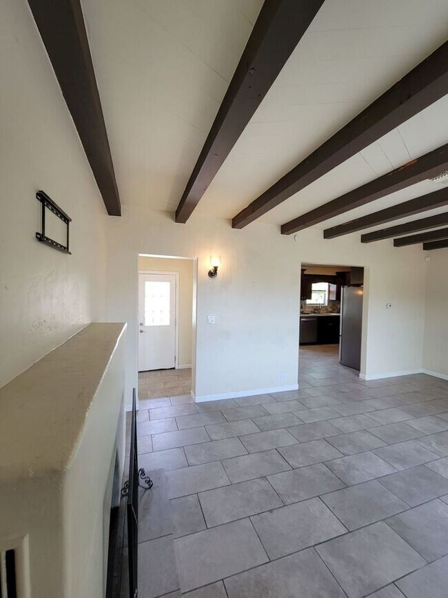 Building Photo - Charming Bungalow