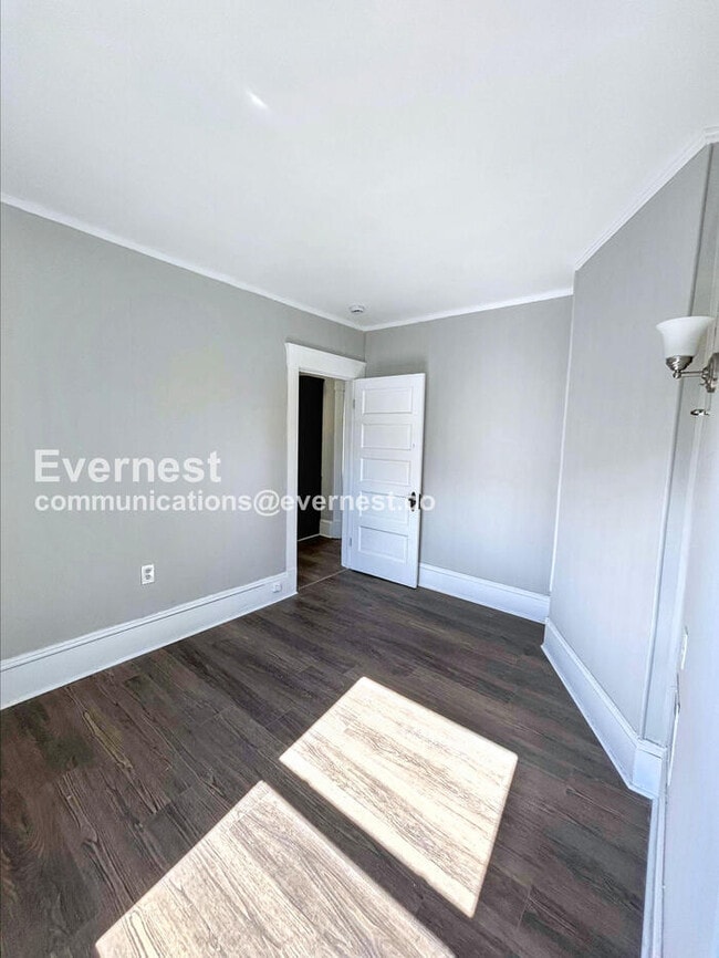 Building Photo - 2216 E 82nd St