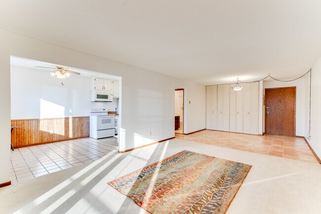 Living roomopen to kitchen - 2700 Oxford St N