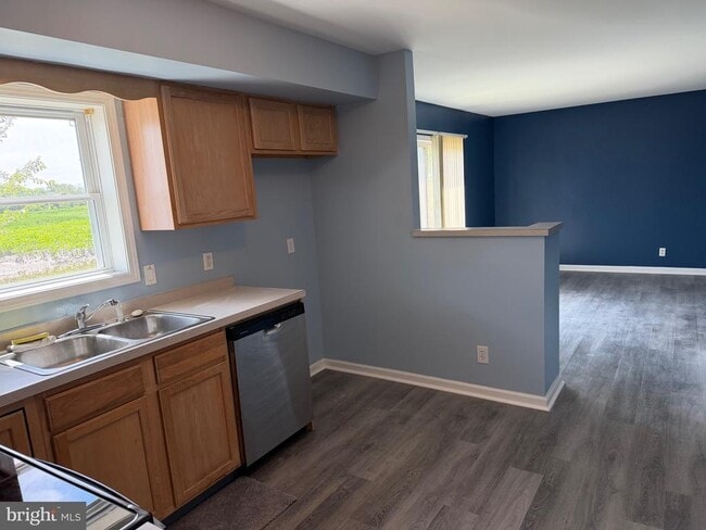 Building Photo - 132 Riverview Ave