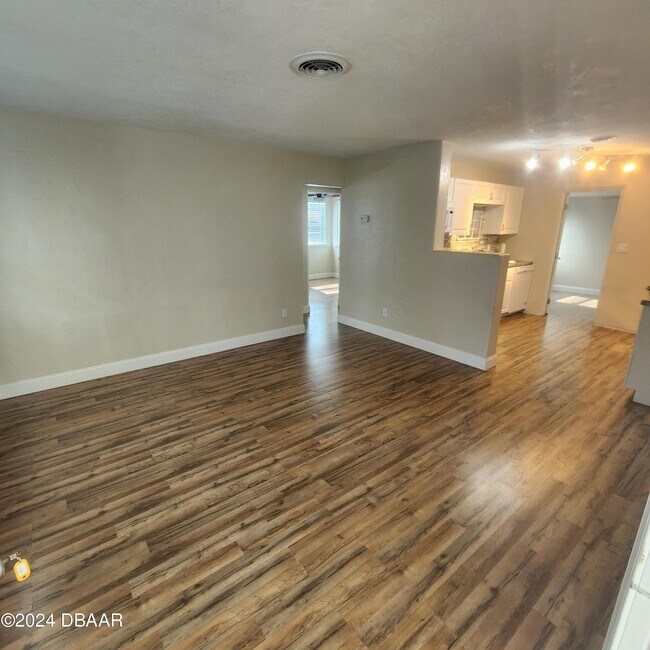 Foto del edificio - 58 Brooks Dr