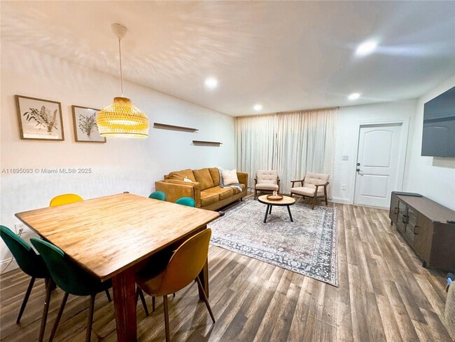 Foto del edificio - 1671 NE 142nd St