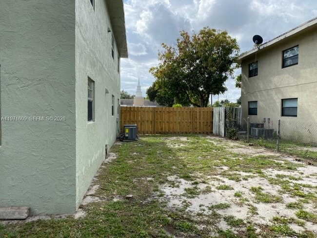 Photo - 35 NE 13th St House