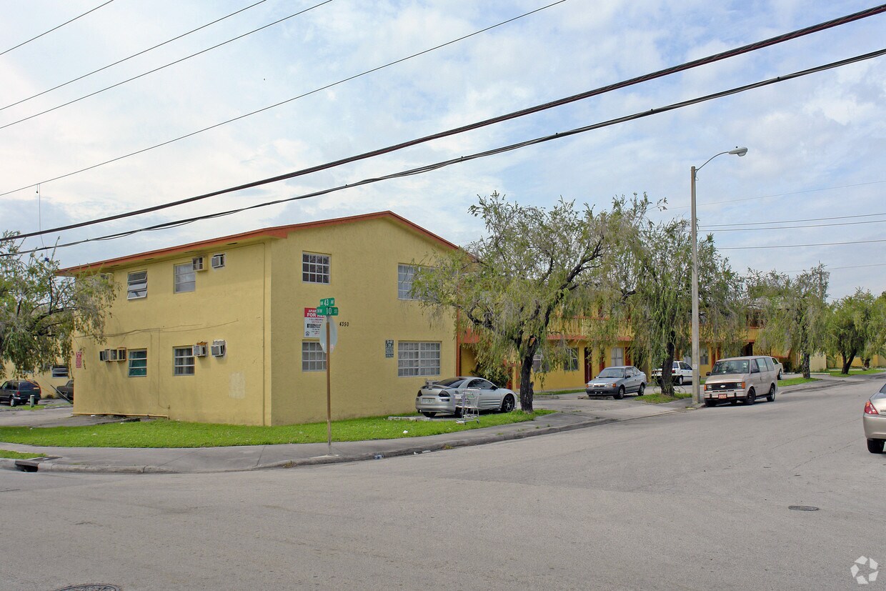 Primary Photo - Airport Manor