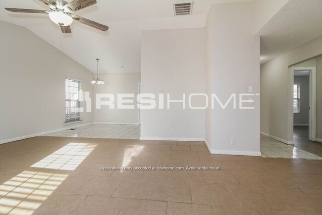 Building Photo - 701 Lapwing Rd