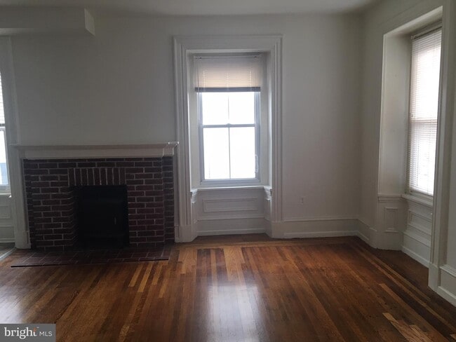 Building Photo - 421 Lyceum Ave