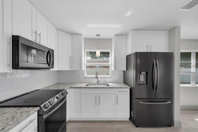 Foto del edificio - 1040 Britton St