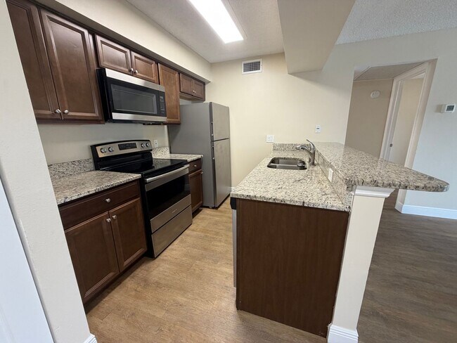 Foto del edificio - 5321 Summerlin Woods Dr