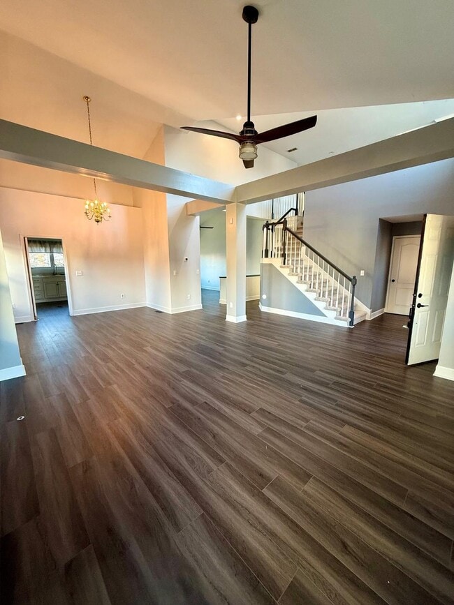 Building Photo - 800 Palomino Ln