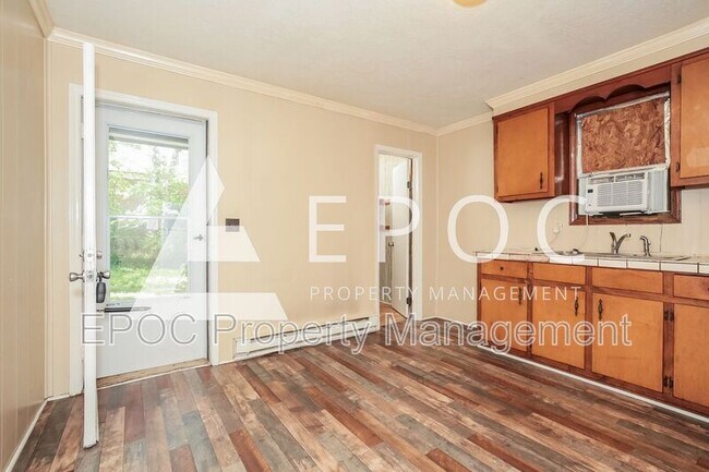 Foto del edificio - 1304 E 1st St