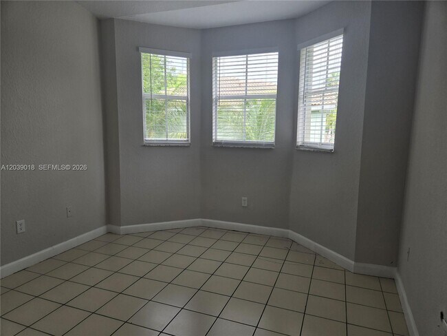 Foto del edificio - 2460 SE 16th Terrace