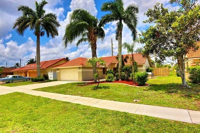 Building Photo - 9312 Sun Pointe Dr