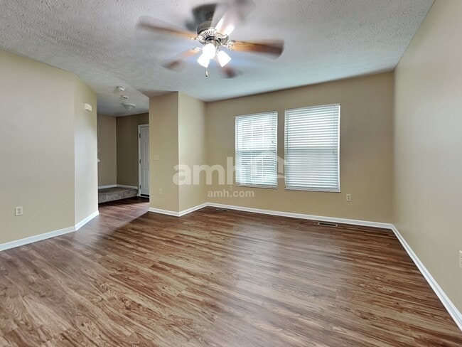 Building Photo - 1415 E Kearney Ln