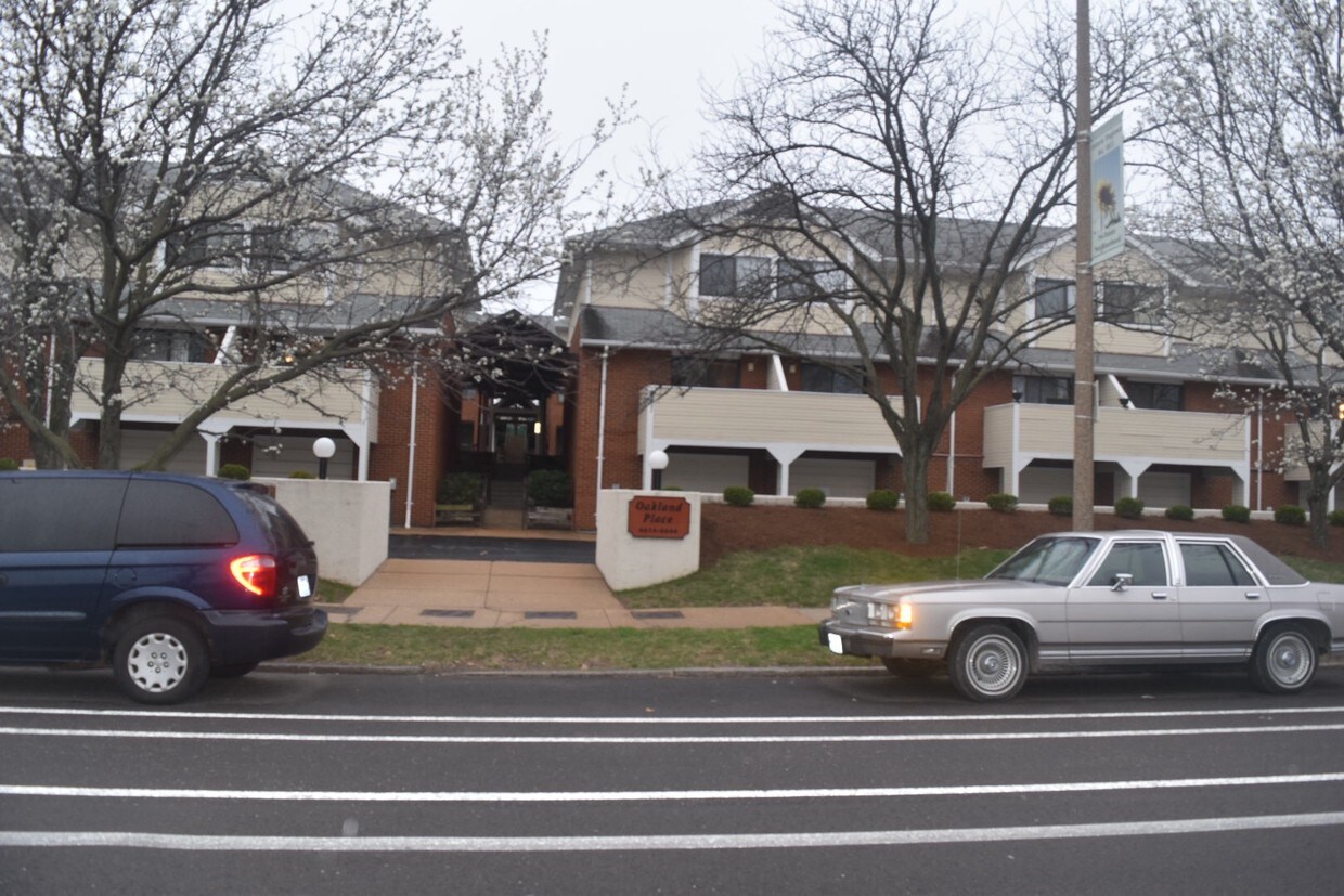 Foto del edificio - 6644 Oakland Ave