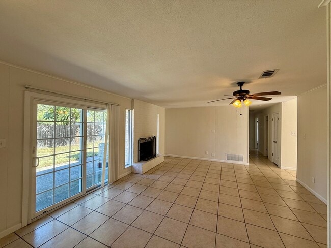 Building Photo - Wonderful single-story home in desirable Shenandoah!