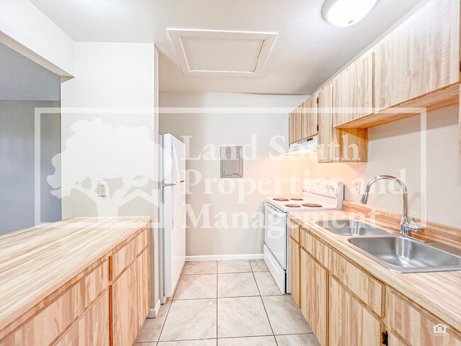 Foto del edificio - 732 Angelina Ln