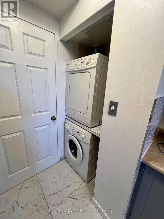 Photo du bâtiment - 55 William St E