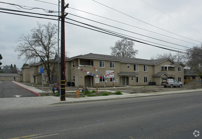 Building Photo - Hall Street Apartments