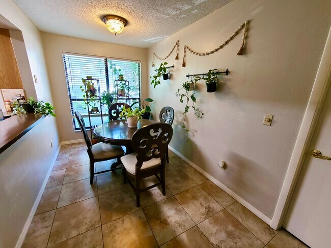 Foto del edificio - 611 Casa Park D Ct