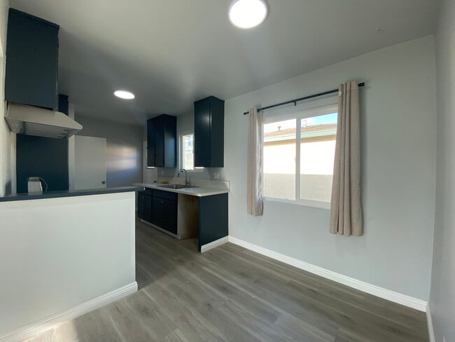 Building Photo - 5012 Sereno Dr