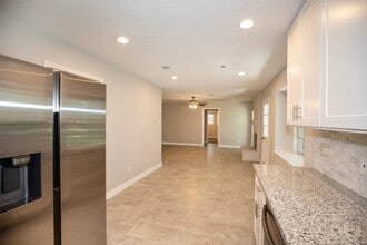 Building Photo - 802 Wavecrest Ln