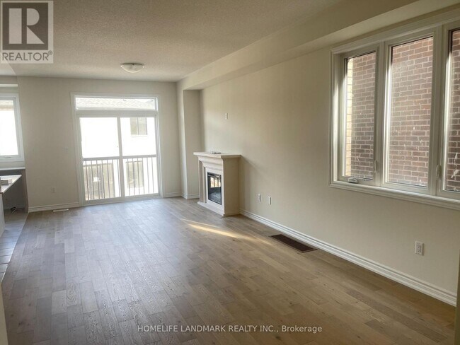 Photo du bâtiment - 1017 Pisces Trl