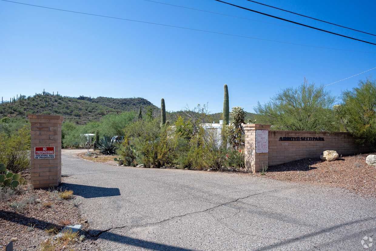 Primary Photo - 2851 W Old Ajo Hwy