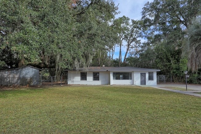 Building Photo - 6 Ranchland Dr