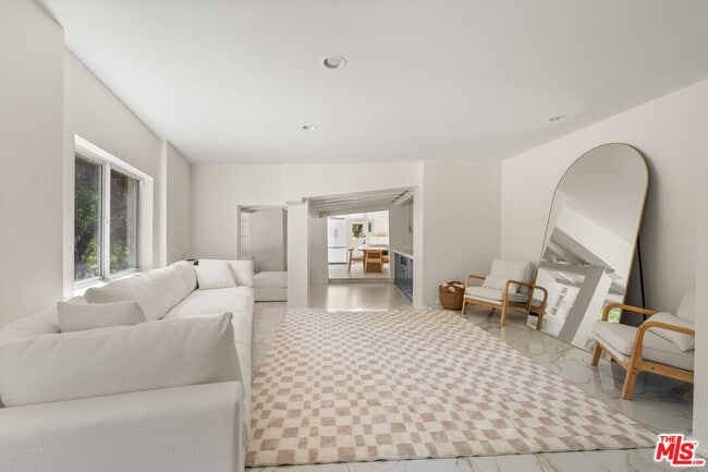 Foto del edificio - 8301 Lookout Mountain Ave