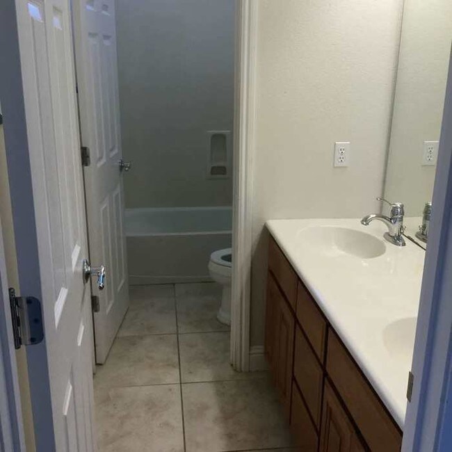 Building Photo - MOVE IN SPECIAL-$500 off 1st months rent