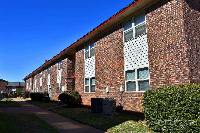 Building Photo - 2725 W Britton Rd