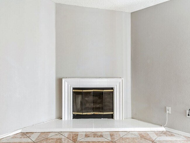 Building Photo - 4 Bedroom Single Family Home in Arvin