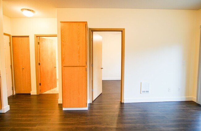 Foto del edificio - Modern & Bright 1 Bdr w/Open Floorplan, DW & Patio + Cat OK!