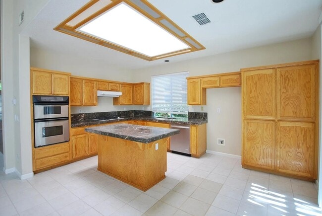 Building Photo - Great home in Elk Grove!