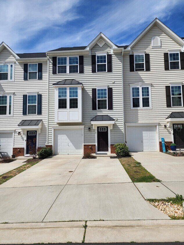 518 Rolling Valley Dr, Fredericksburg, VA 22405 Townhome Rentals in
