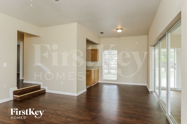 Foto del edificio - 22363 Catherine Ave