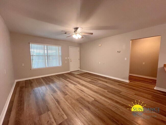 Building Photo - Gorgeous 2 Bedroom Home in Crestview!