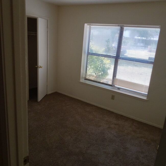 Foto del edificio - 8411 Old Homestead Dr
