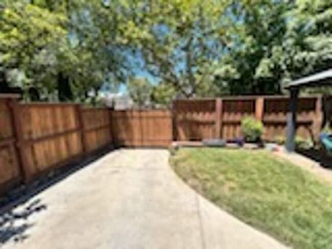 Building Photo - SHOWING FRI 6/26 & SAT 6/27 12:30-1:30PM!! 1 Bedroom 1 bath Cottage style Duplex