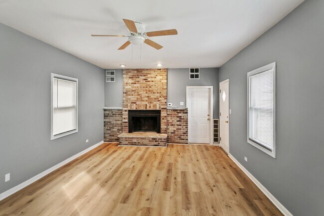 Foto del edificio - 14500 Sawyer Ave